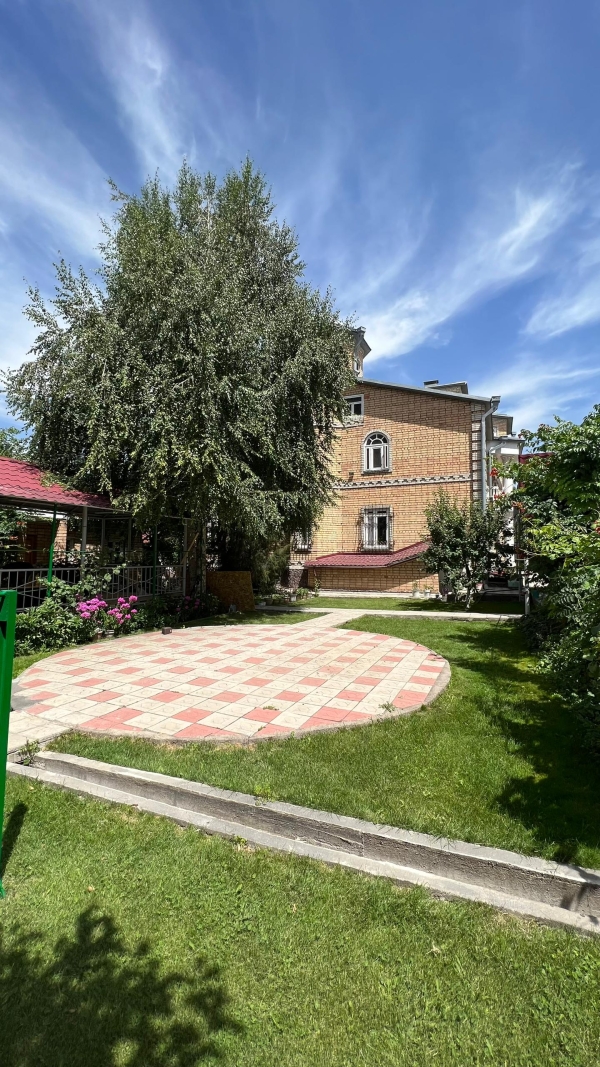 Продаю 10-к дом (800 м²) в Бишкеке