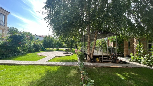 Продаю 10-к дом (800 м²) в Бишкеке