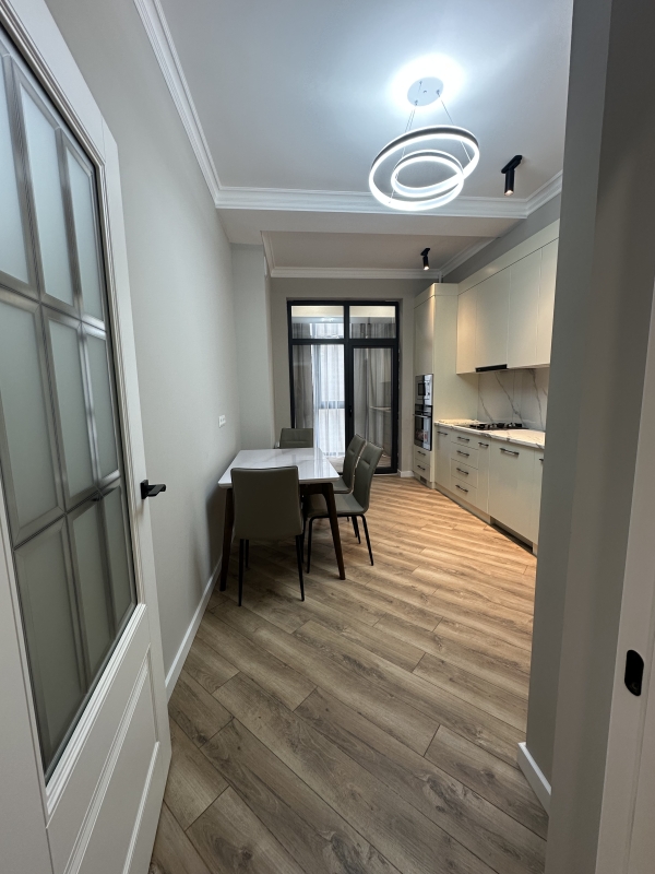 Продаю 2-к квартиру (76 м²) в Бишкеке