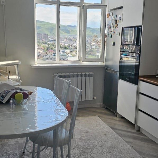 Продаю 3-к квартиру (95 м²) в Бишкеке