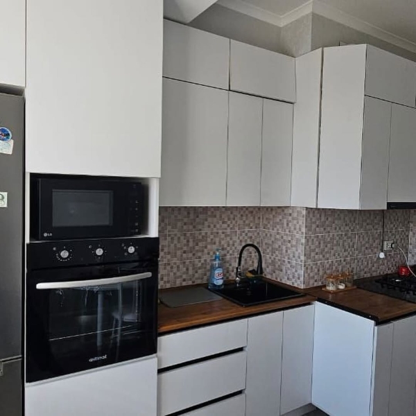 Продаю 3-к квартиру (95 м²) в Бишкеке