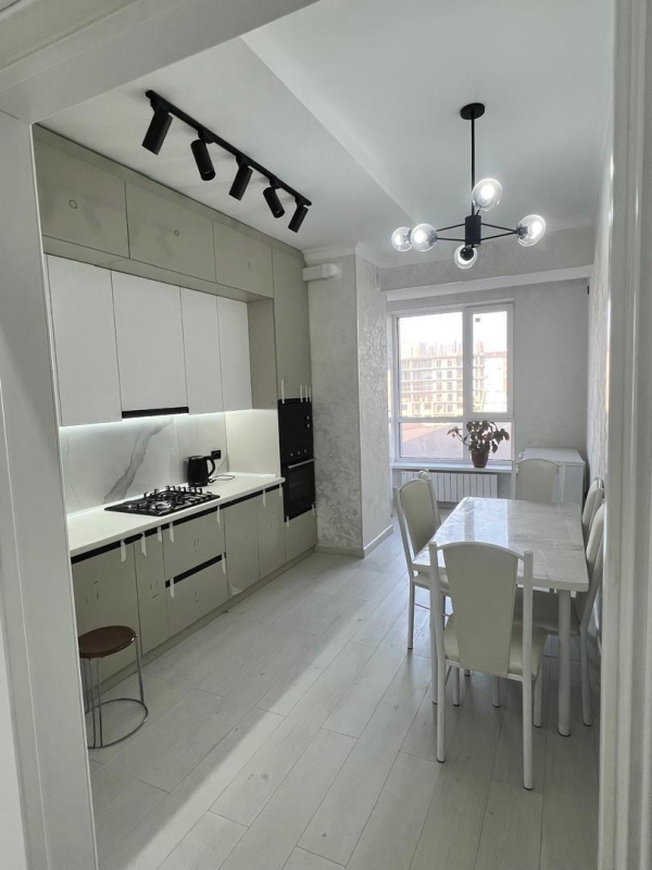 Продаю 3-к квартиру (83 м²) в Бишкеке