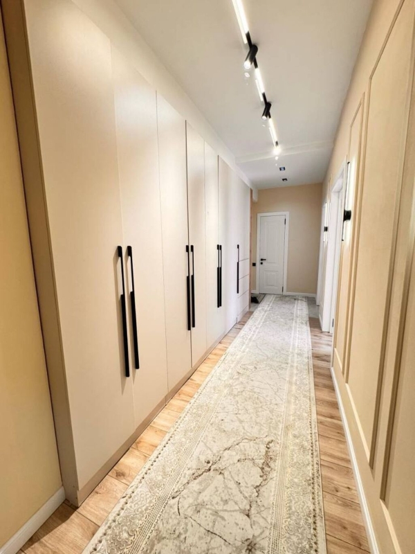 Продаю 2-к квартиру (70 м²) в Бишкеке