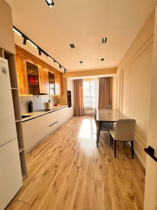 Продаю 2-к квартиру (70 м²) в Бишкеке