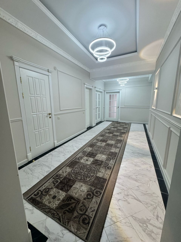 Продаю 3-к квартиру (141 м²) в Бишкеке