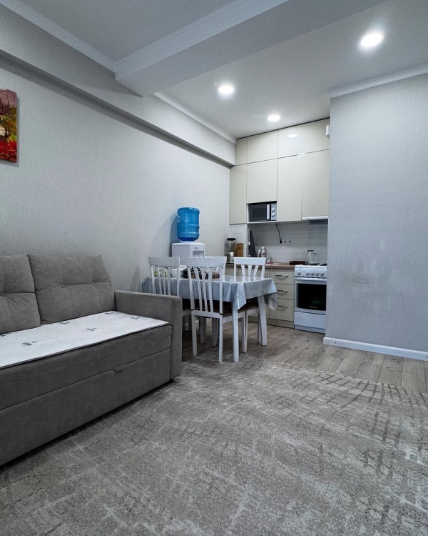 Продаю 2-к квартиру (38 м²) в Бишкеке