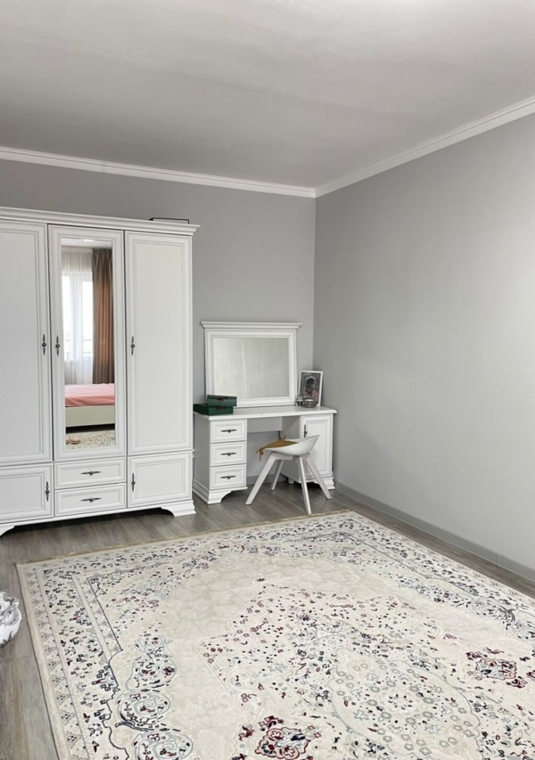 Продаю 1-к квартиру (48 м²) в Бишкеке
