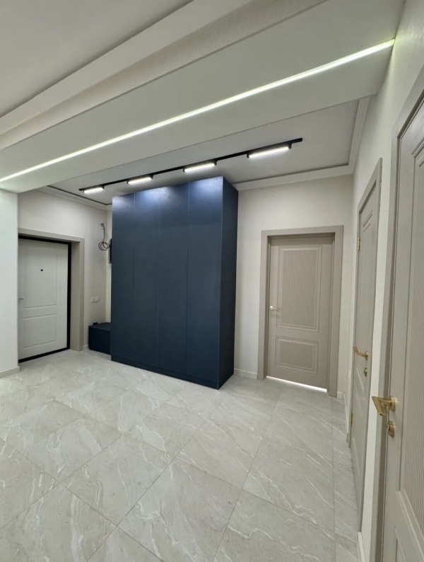 Продаю 3-к квартиру (95 м²) в Бишкеке