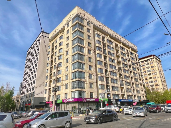 Продаю 4-к квартиру (165 м²) в Бишкеке