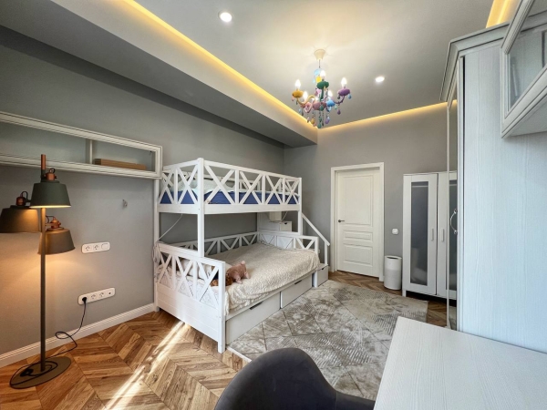 Продаю 4-к квартиру (165 м²) в Бишкеке