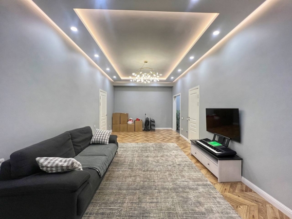 Продаю 4-к квартиру (165 м²) в Бишкеке