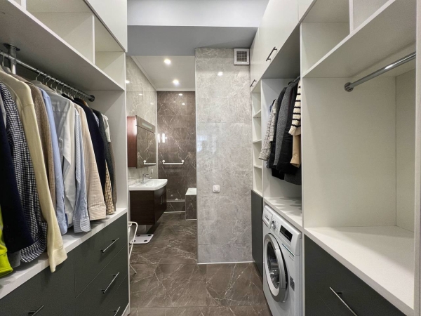 Продаю 4-к квартиру (165 м²) в Бишкеке