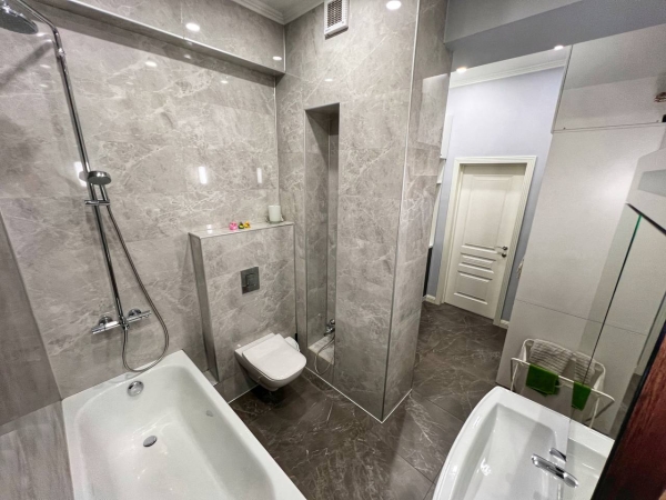 Продаю 4-к квартиру (165 м²) в Бишкеке