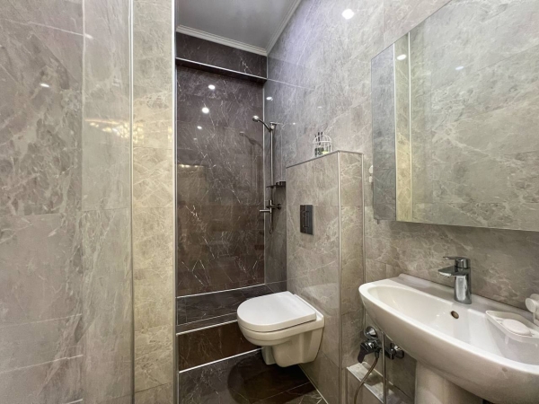 Продаю 4-к квартиру (165 м²) в Бишкеке