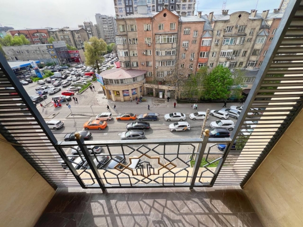 Продаю 4-к квартиру (165 м²) в Бишкеке