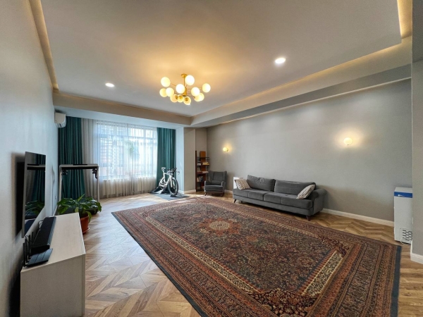 Продаю 4-к квартиру (165 м²) в Бишкеке