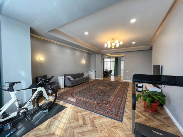 Продаю 4-к квартиру (165 м²) в Бишкеке