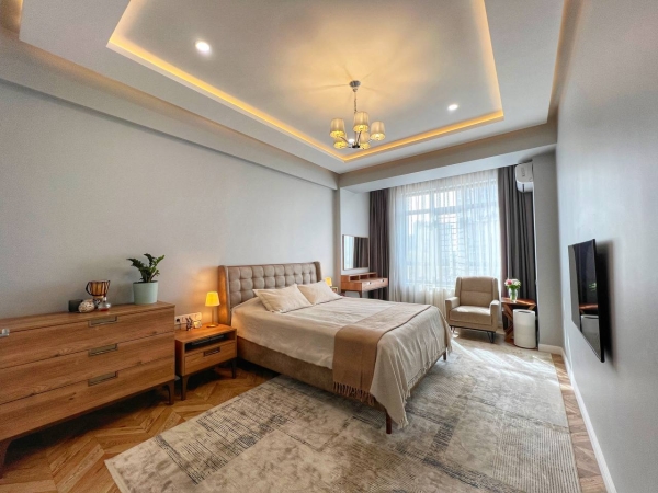 Продаю 4-к квартиру (165 м²) в Бишкеке