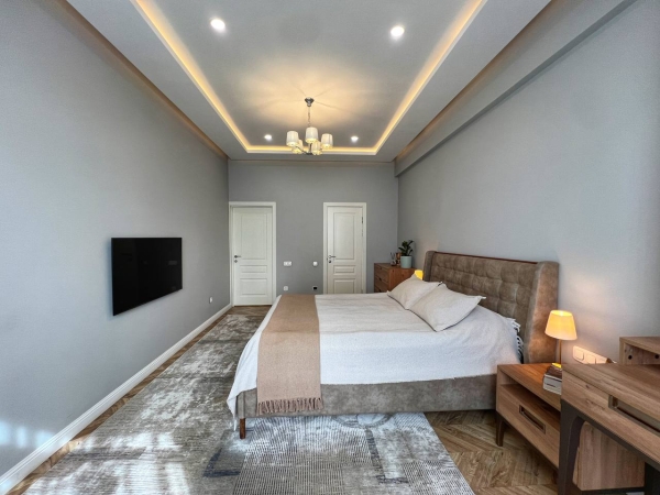Продаю 4-к квартиру (165 м²) в Бишкеке