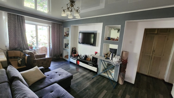 Продаю 3-к квартиру (55 м²) в Бишкеке
