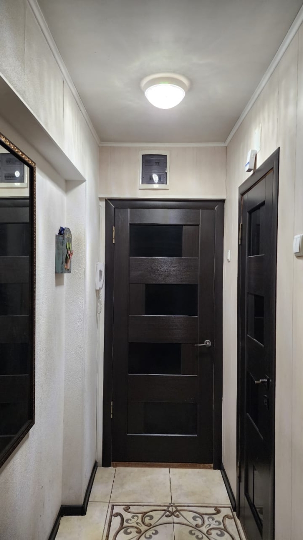 Продаю 3-к квартиру (55 м²) в Бишкеке