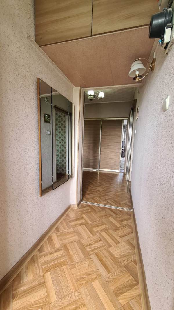 Продаю 3-к квартиру (62 м²) в Бишкеке