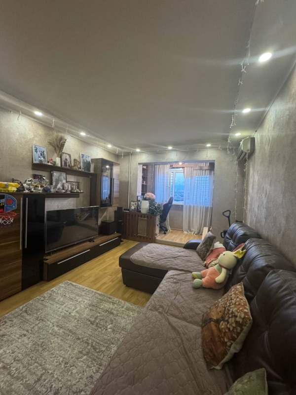 Продаю 2-к квартиру (52 м²) в Бишкеке
