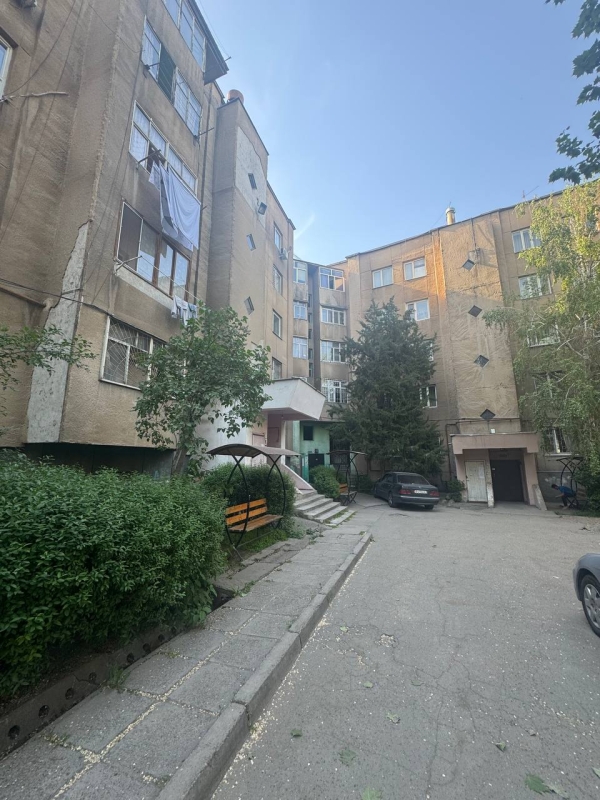 Продаю 4-к квартиру (76 м²) в Бишкеке