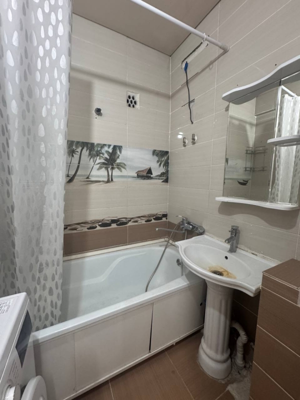 Продаю 4-к квартиру (76 м²) в Бишкеке