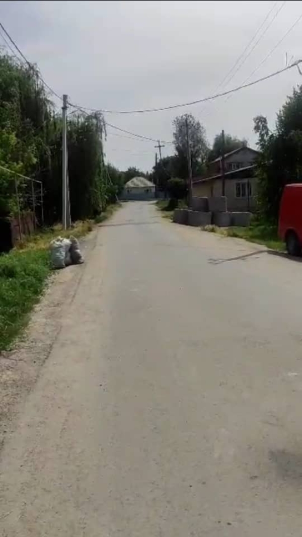 Продаю  участок (7.6 соток) в Бишкеке