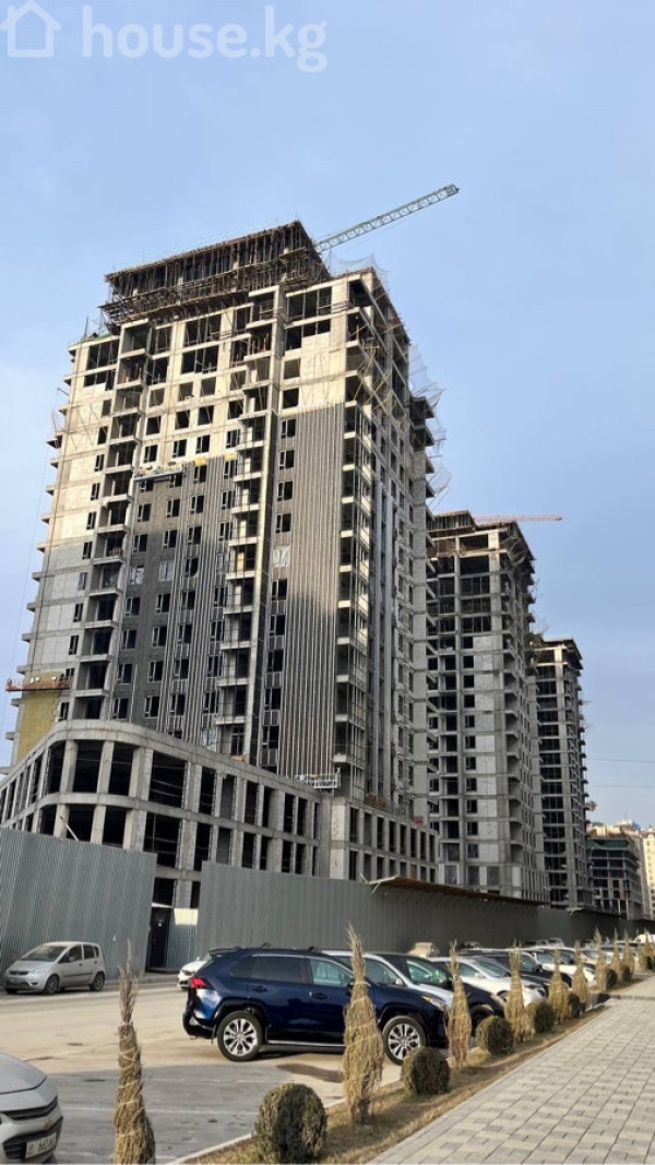 Продаю 3-к квартиру (123 м²) в Бишкеке