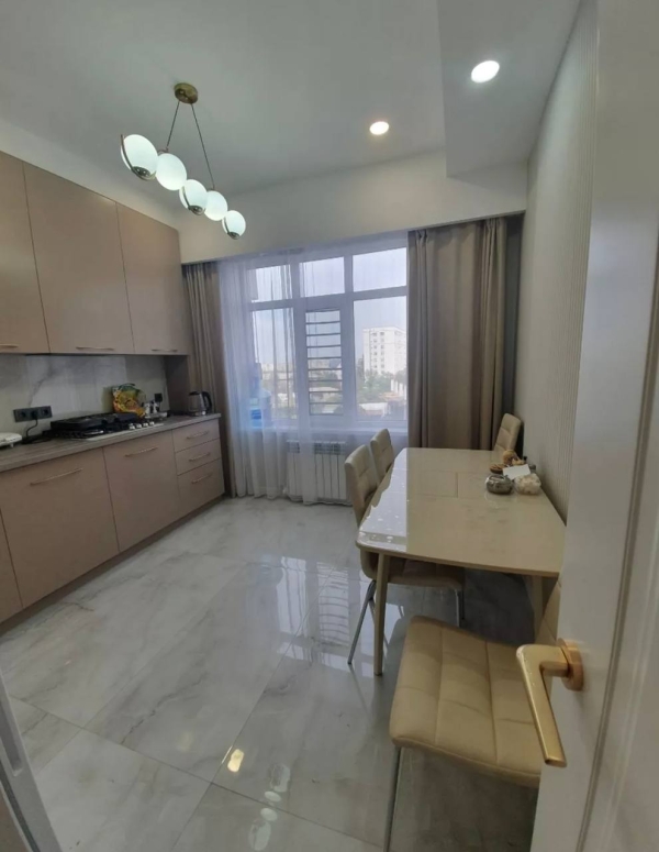 Продаю 3-к квартиру (98 м²) в Бишкеке