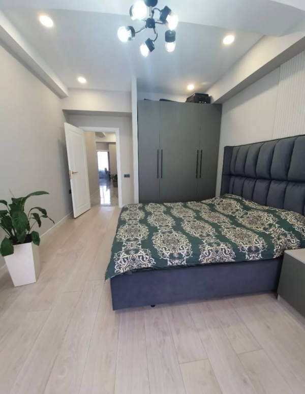 Продаю 3-к квартиру (98 м²) в Бишкеке