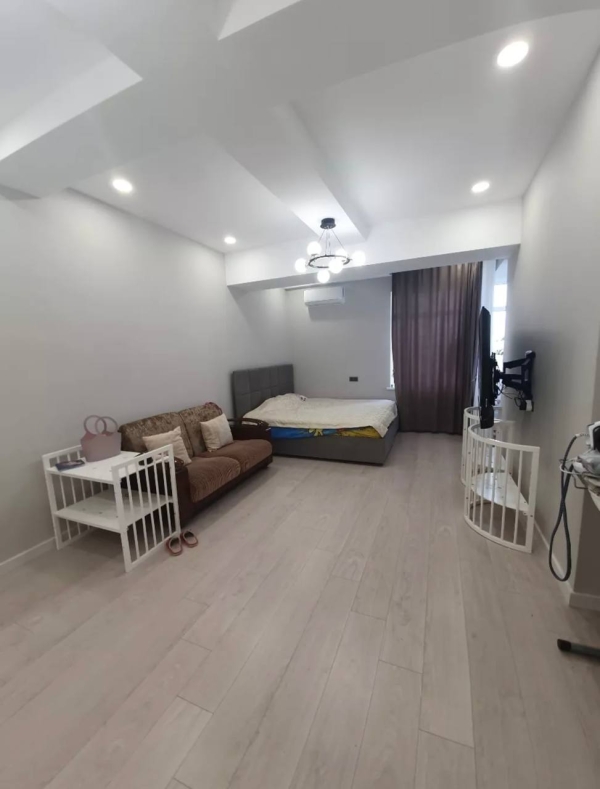 Продаю 3-к квартиру (98 м²) в Бишкеке