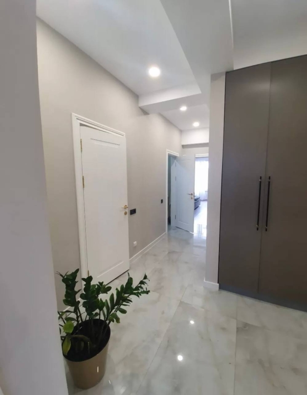 Продаю 3-к квартиру (98 м²) в Бишкеке