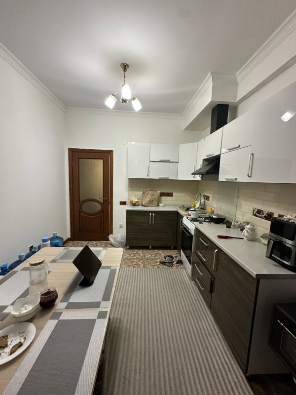 Продаю 2-к квартиру (77 м²) в Бишкеке