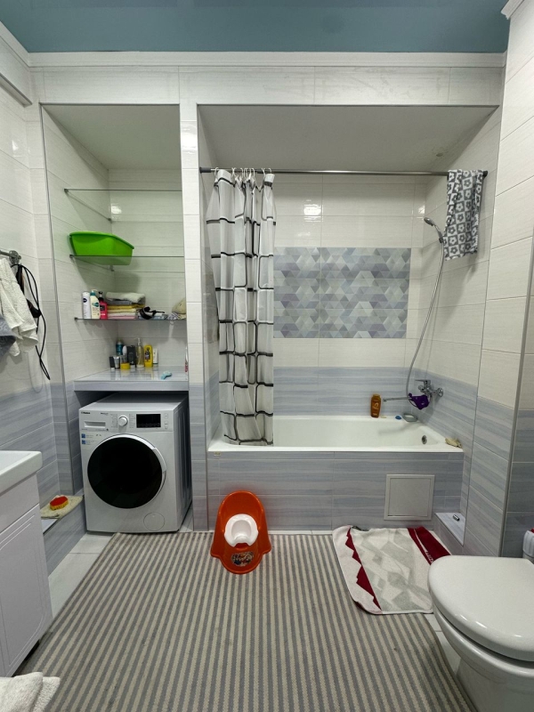 Продаю 2-к квартиру (77 м²) в Бишкеке