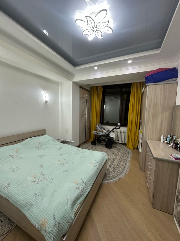 Продаю 2-к квартиру (77 м²) в Бишкеке