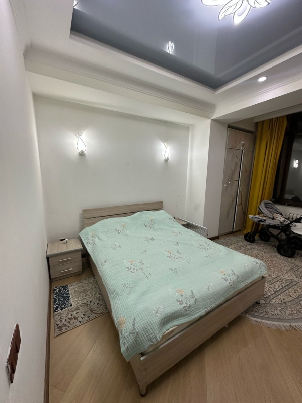 Продаю 2-к квартиру (77 м²) в Бишкеке