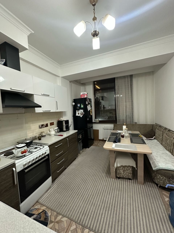 Продаю 2-к квартиру (77 м²) в Бишкеке