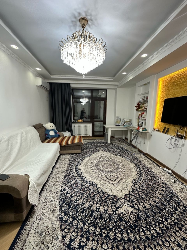 Продаю 2-к квартиру (77 м²) в Бишкеке