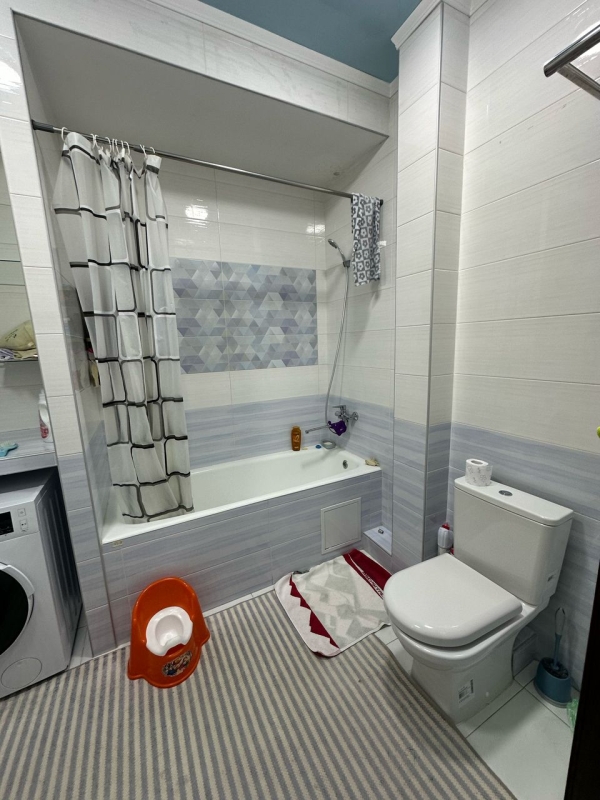 Продаю 2-к квартиру (77 м²) в Бишкеке