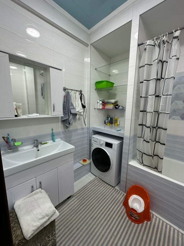 Продаю 2-к квартиру (77 м²) в Бишкеке
