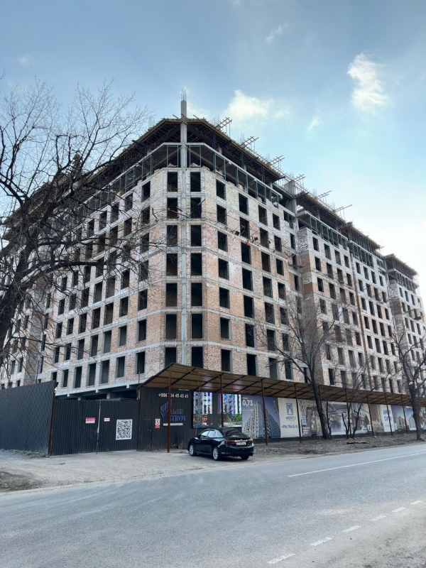 Продаю 3-к квартиру (100000 м²) в Бишкеке