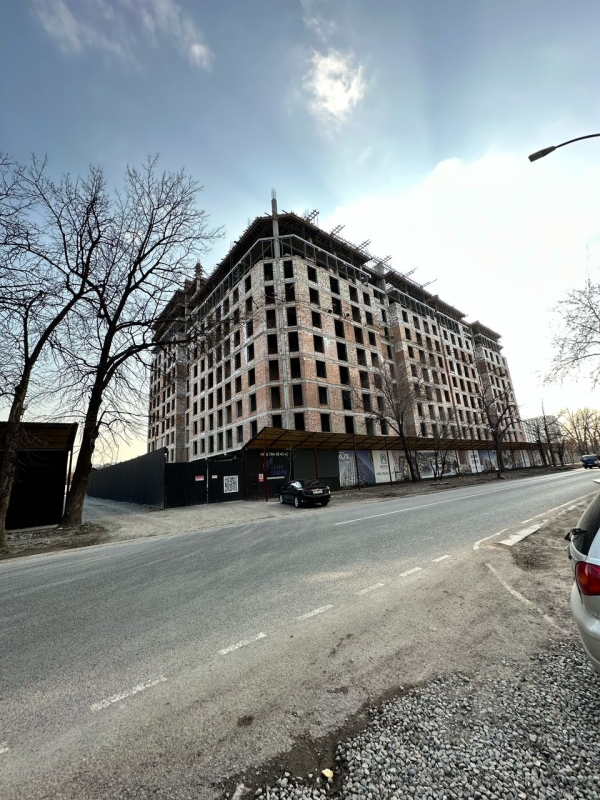 Продаю 3-к квартиру (100000 м²) в Бишкеке