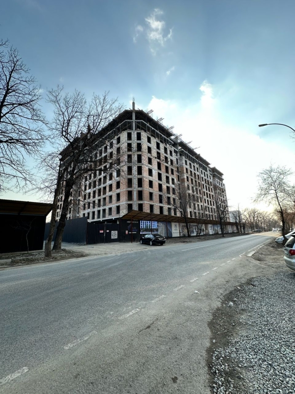 Продаю 3-к квартиру (100000 м²) в Бишкеке