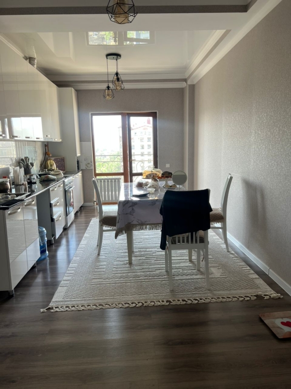 Продаю 3-к квартиру (107 м²) в Бишкеке