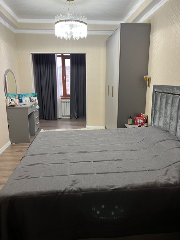Продаю 3-к квартиру (107 м²) в Бишкеке