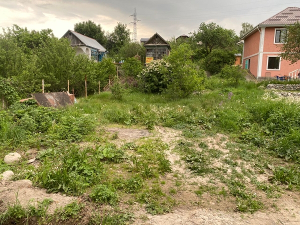 Продаю  участок (5 соток) в Бишкеке
