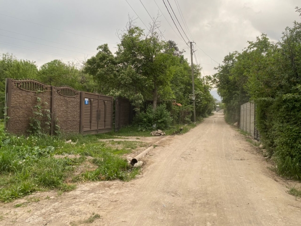 Продаю  участок (5 соток) в Бишкеке
